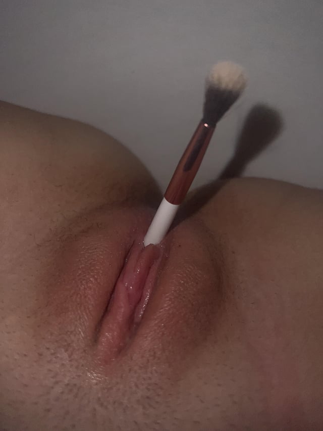 Wer hätte Bock dieser kleinen Pussy es so richtig zu geben ? [f]